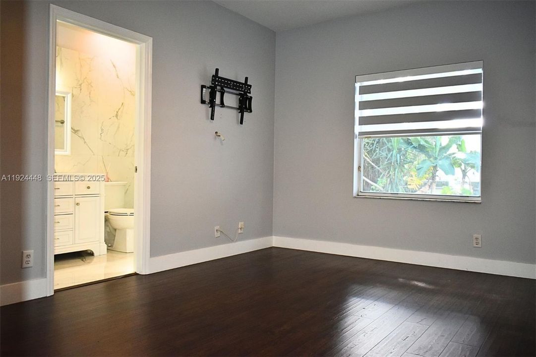 For Rent: $3,400 (3 beds, 2 baths, 1509 Square Feet)