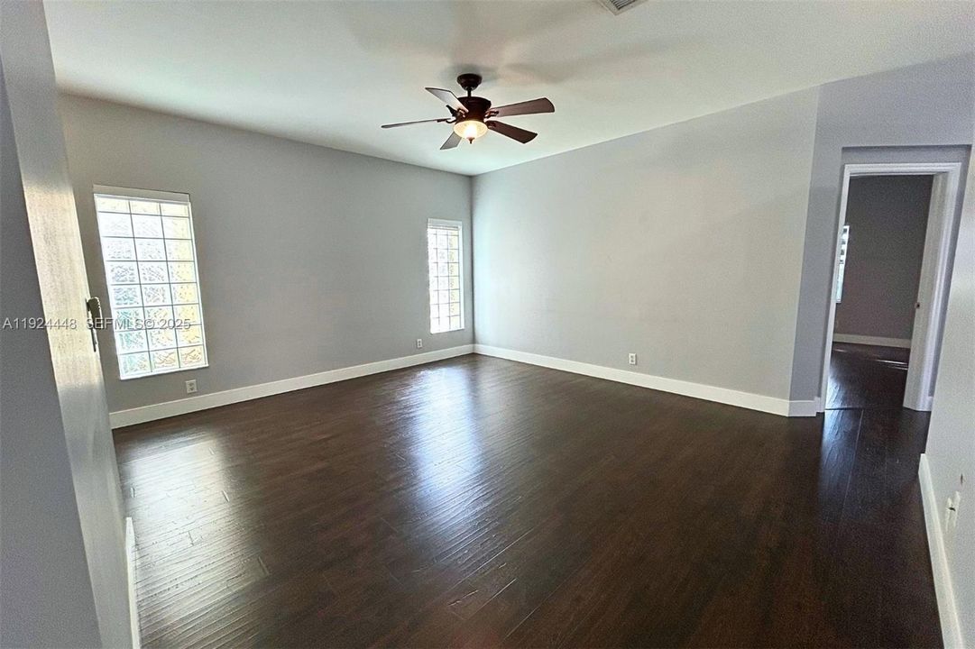 For Rent: $3,400 (3 beds, 2 baths, 1509 Square Feet)