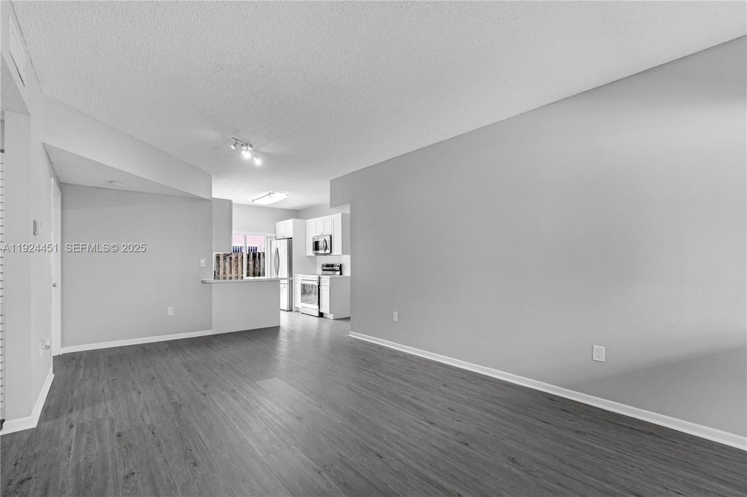 For Rent: $2,400 (2 beds, 2 baths, 824 Square Feet)