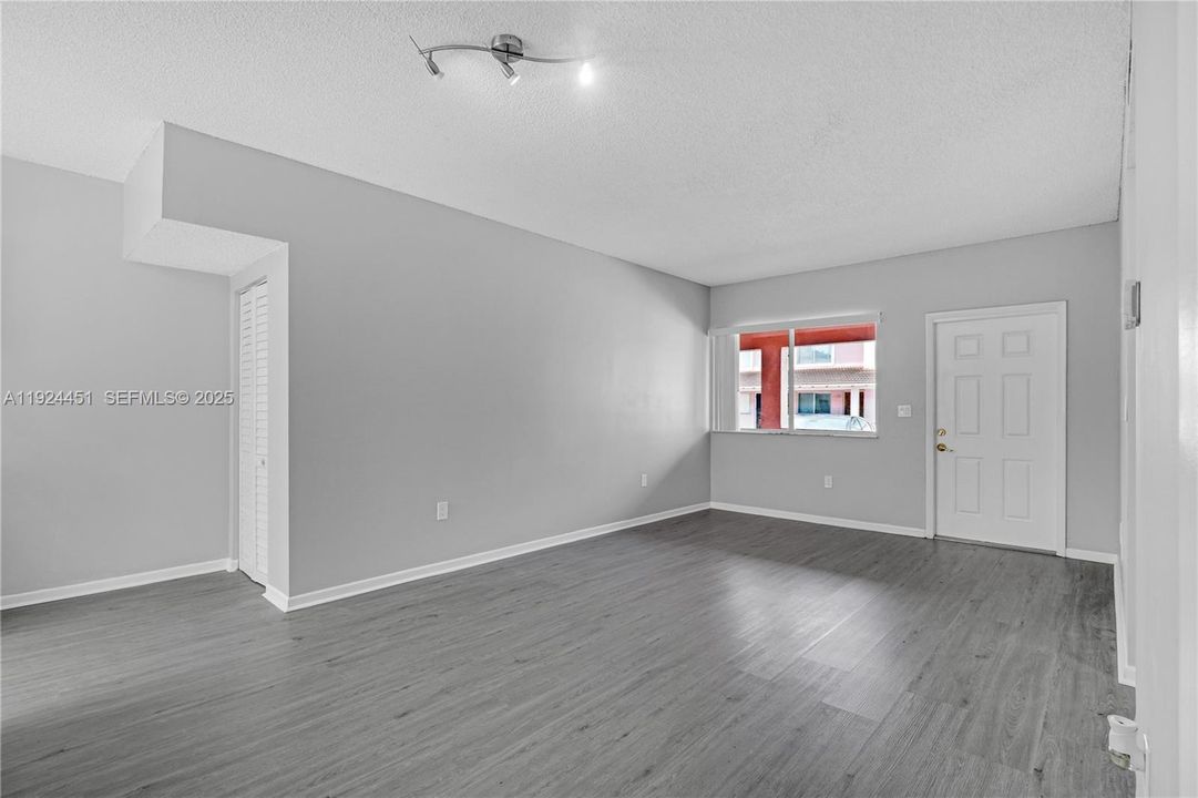 For Rent: $2,400 (2 beds, 2 baths, 824 Square Feet)