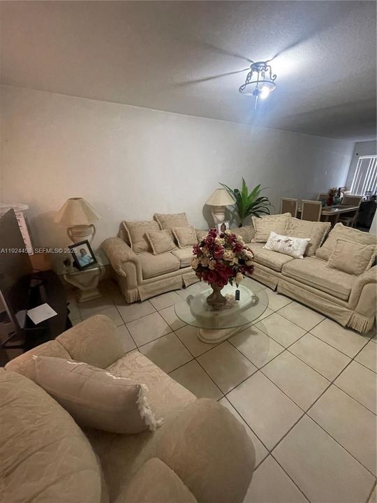 В аренду: $1,750 (2 спален, 1 ванн, 938 Квадратных фут)