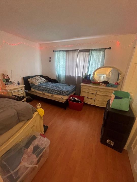 В аренду: $1,750 (2 спален, 1 ванн, 938 Квадратных фут)