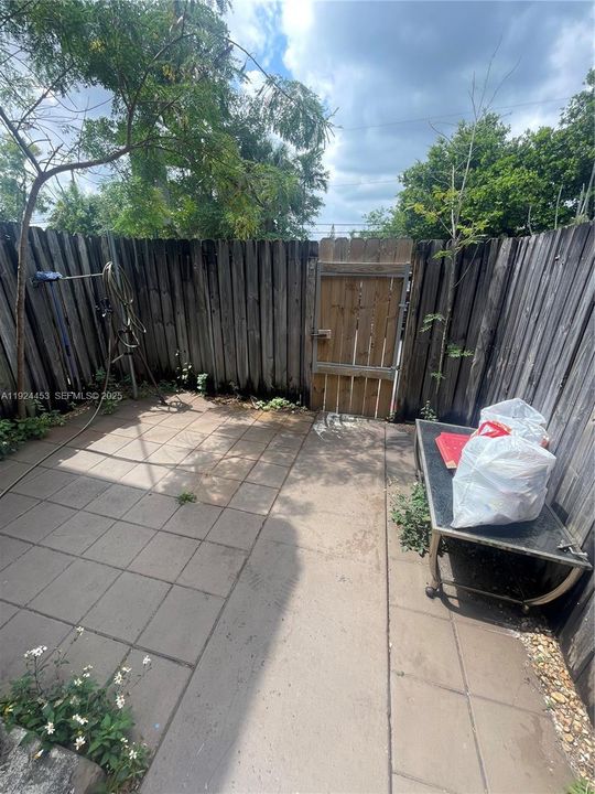 В аренду: $1,750 (2 спален, 1 ванн, 938 Квадратных фут)