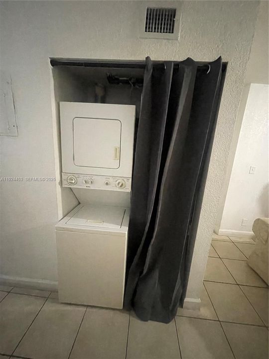 В аренду: $1,750 (2 спален, 1 ванн, 938 Квадратных фут)