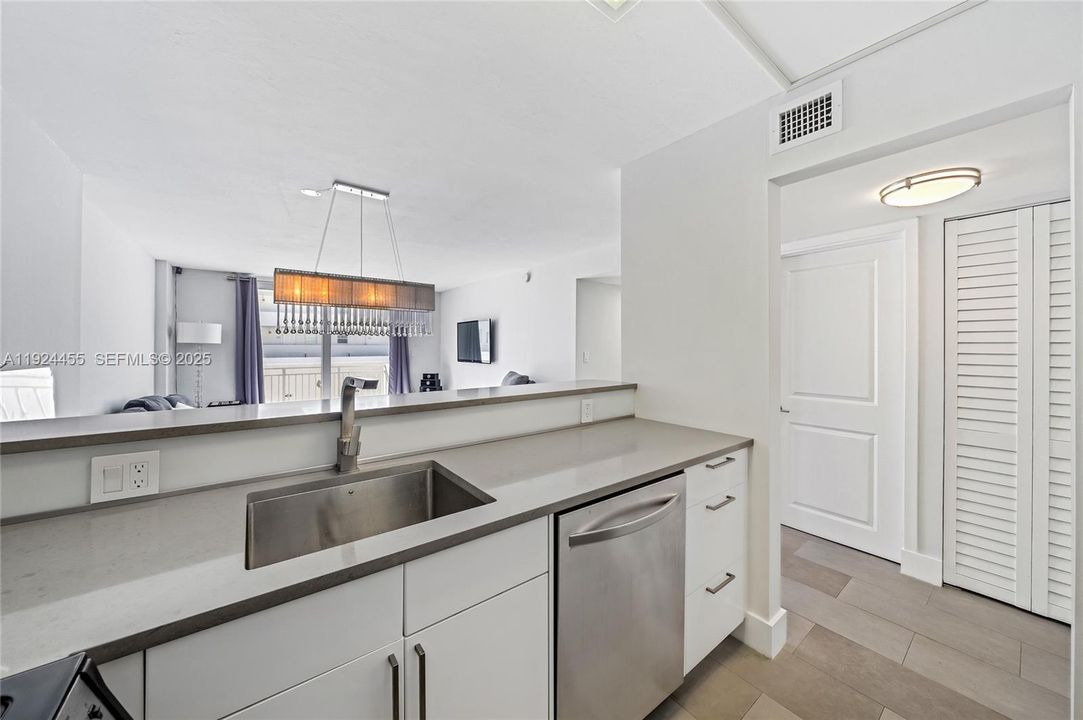 For Sale: $1,199,000 (3 beds, 2 baths, 656 Square Feet)