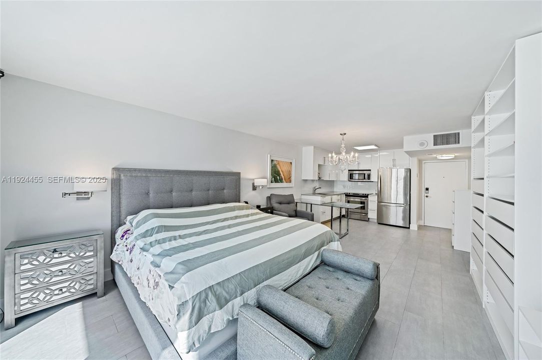 For Sale: $1,199,000 (3 beds, 2 baths, 656 Square Feet)