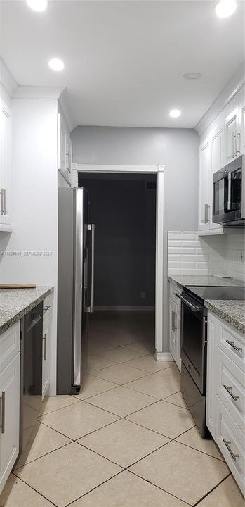 For Rent: $2,500 (2 beds, 2 baths, 940 Square Feet)