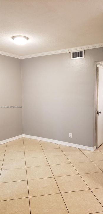 For Rent: $2,500 (2 beds, 2 baths, 940 Square Feet)