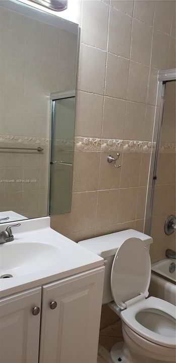 For Rent: $2,500 (2 beds, 2 baths, 940 Square Feet)