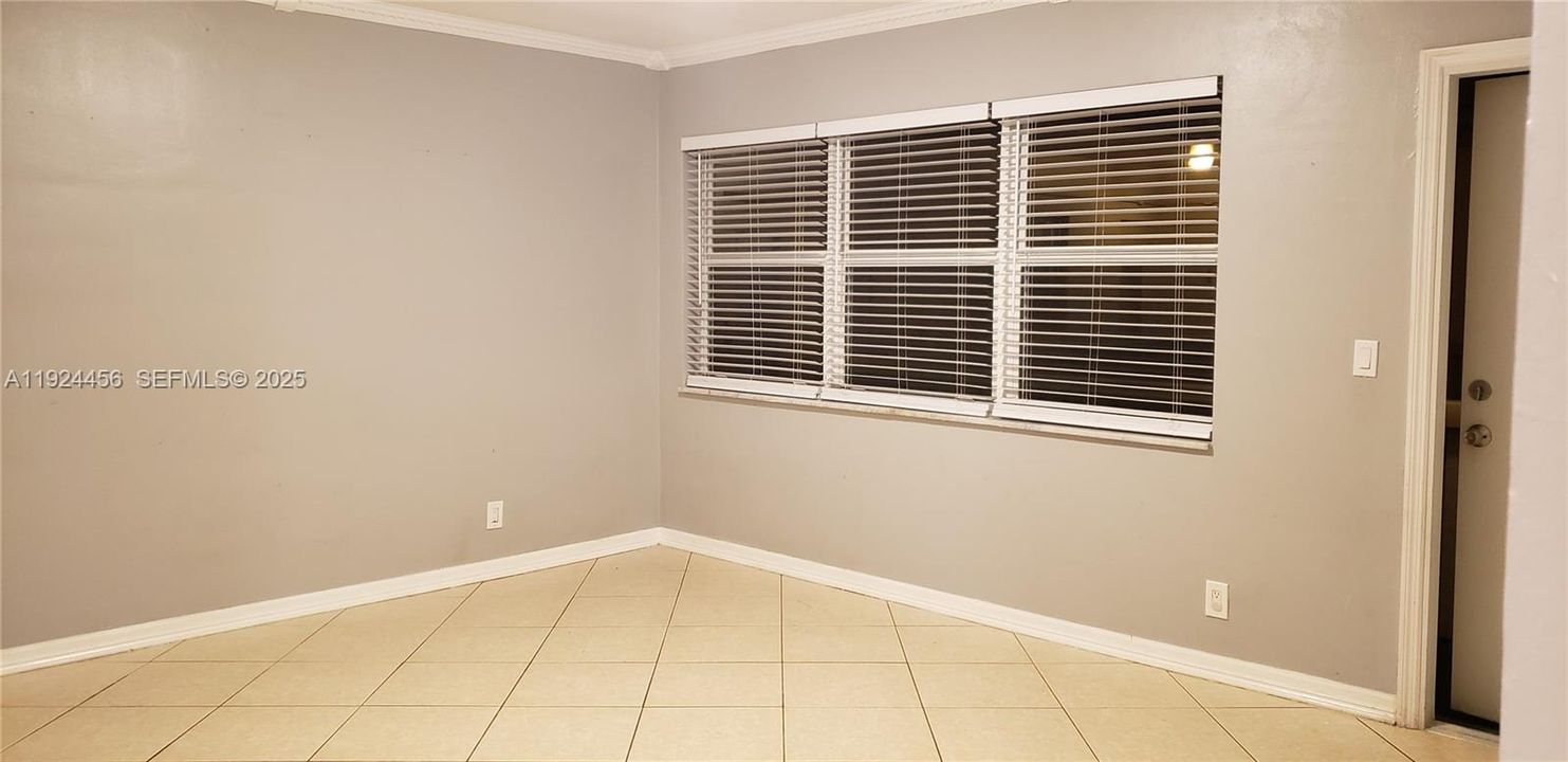 For Rent: $2,500 (2 beds, 2 baths, 940 Square Feet)