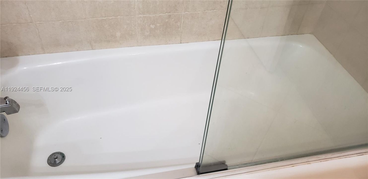 For Rent: $2,500 (2 beds, 2 baths, 940 Square Feet)