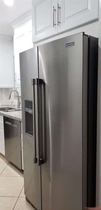 For Rent: $2,500 (2 beds, 2 baths, 940 Square Feet)