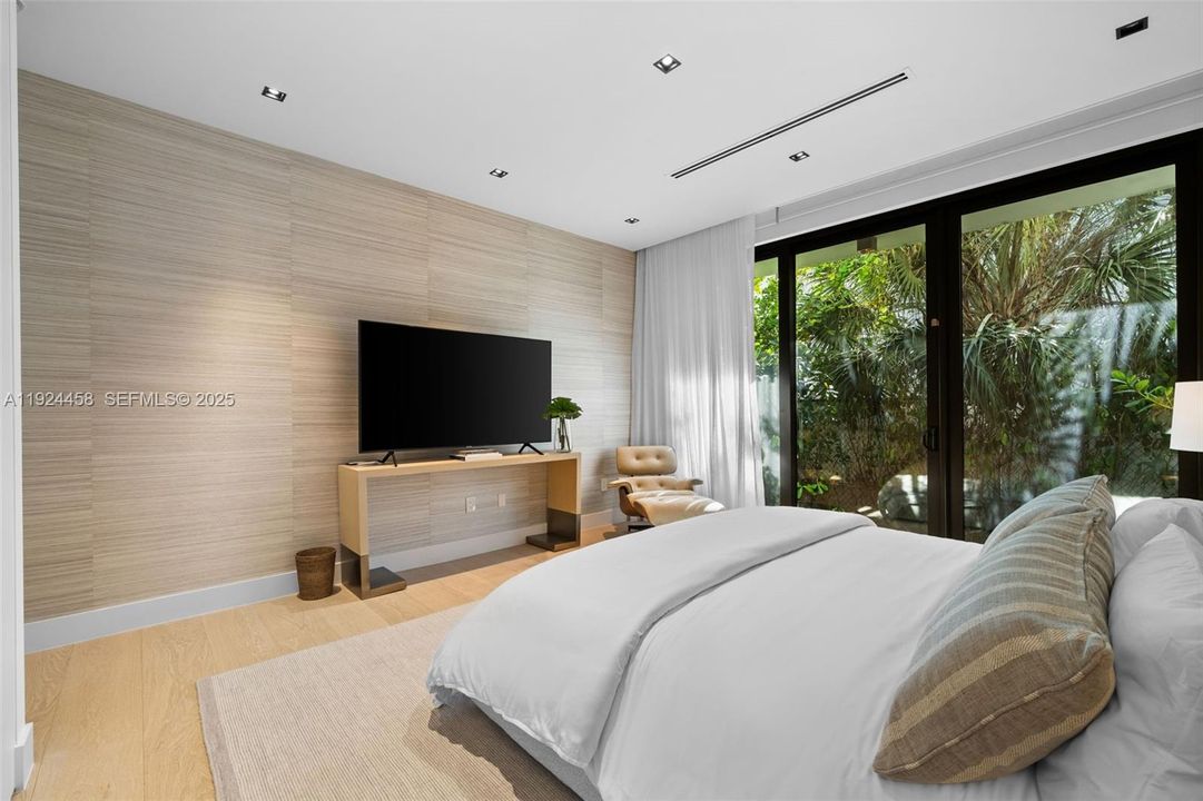 For Sale: $8,900,000 (6 beds, 9 baths, 5457 Square Feet)