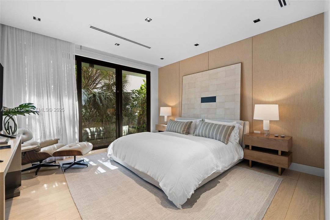 For Sale: $8,900,000 (6 beds, 9 baths, 5457 Square Feet)