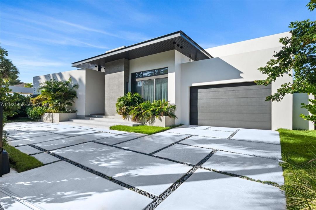 For Sale: $8,900,000 (6 beds, 9 baths, 5457 Square Feet)