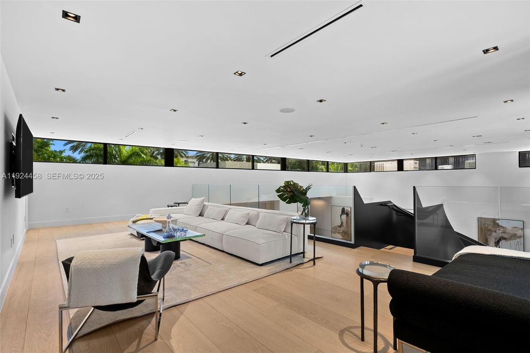 For Sale: $8,900,000 (6 beds, 9 baths, 5457 Square Feet)