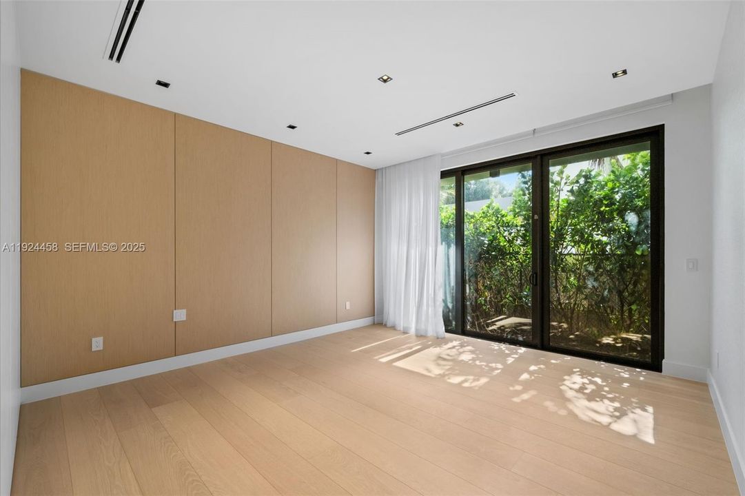 For Sale: $8,900,000 (6 beds, 9 baths, 5457 Square Feet)