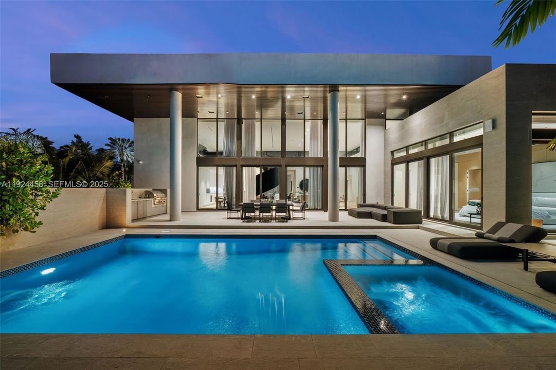 For Sale: $8,900,000 (6 beds, 9 baths, 5457 Square Feet)