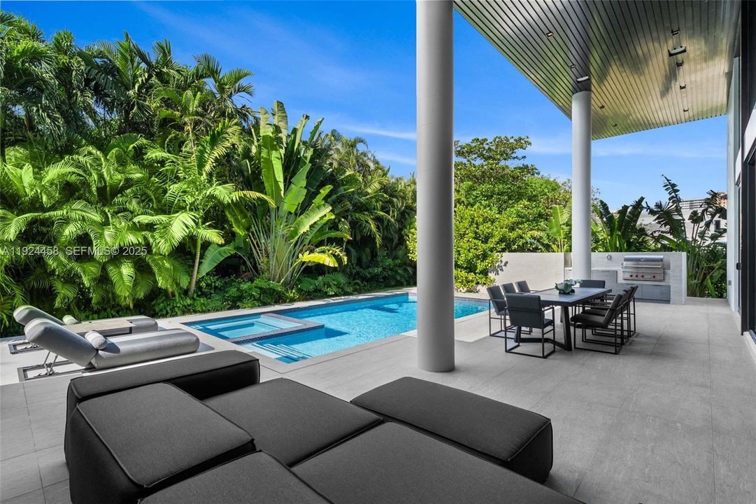 For Sale: $8,900,000 (6 beds, 9 baths, 5457 Square Feet)