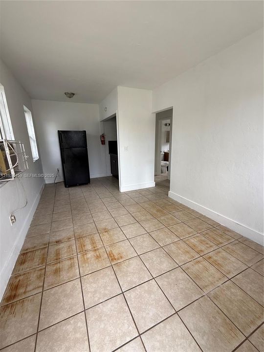 For Rent: $1,500 (1 beds, 1 baths, 902 Square Feet)
