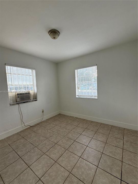 For Rent: $1,500 (1 beds, 1 baths, 902 Square Feet)