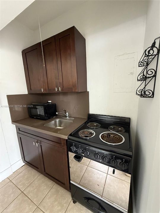 For Rent: $1,500 (1 beds, 1 baths, 902 Square Feet)