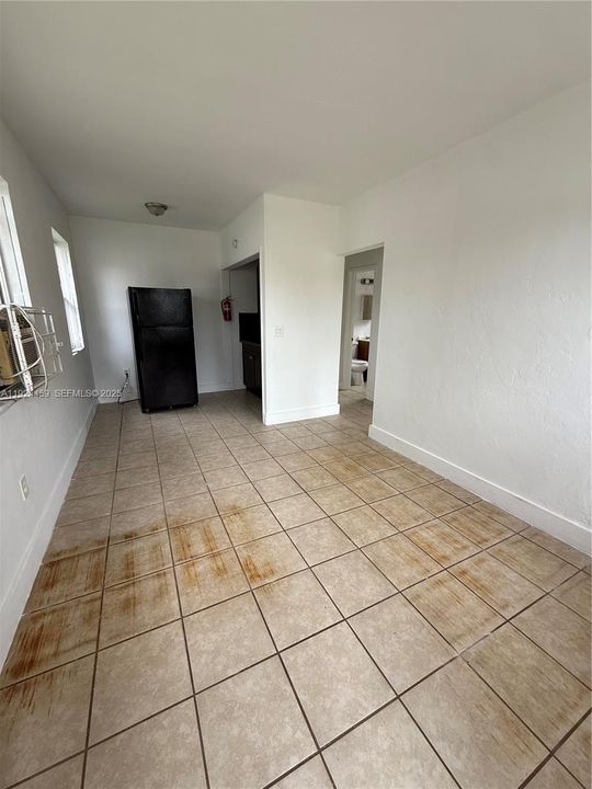 For Rent: $1,500 (1 beds, 1 baths, 902 Square Feet)