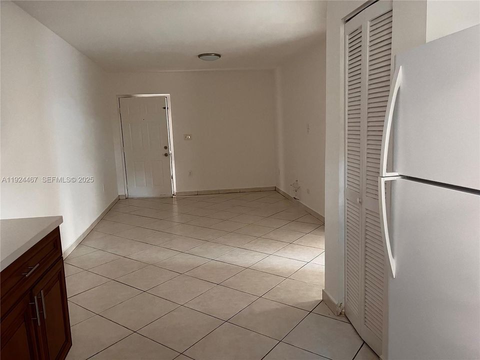 For Rent: $2,200 (2 beds, 1 baths, 18376 Square Feet)