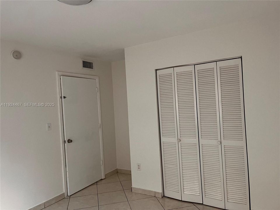 For Rent: $2,200 (2 beds, 1 baths, 18376 Square Feet)