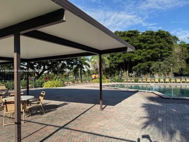 For Sale: $234,900 (2 beds, 2 baths, 1082 Square Feet)