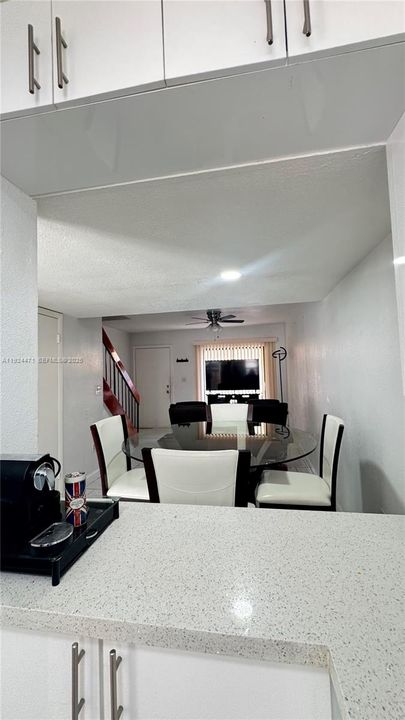 For Rent: $2,300 (2 beds, 1 baths, 806 Square Feet)