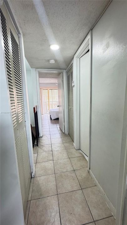 For Rent: $2,300 (2 beds, 1 baths, 806 Square Feet)