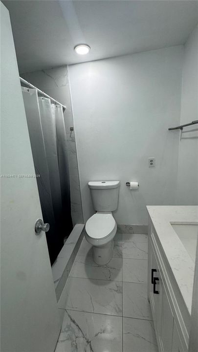 For Rent: $2,300 (2 beds, 1 baths, 806 Square Feet)