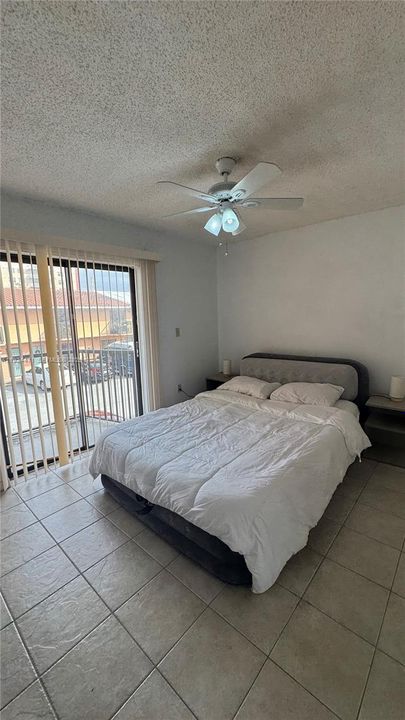 For Rent: $2,300 (2 beds, 1 baths, 806 Square Feet)
