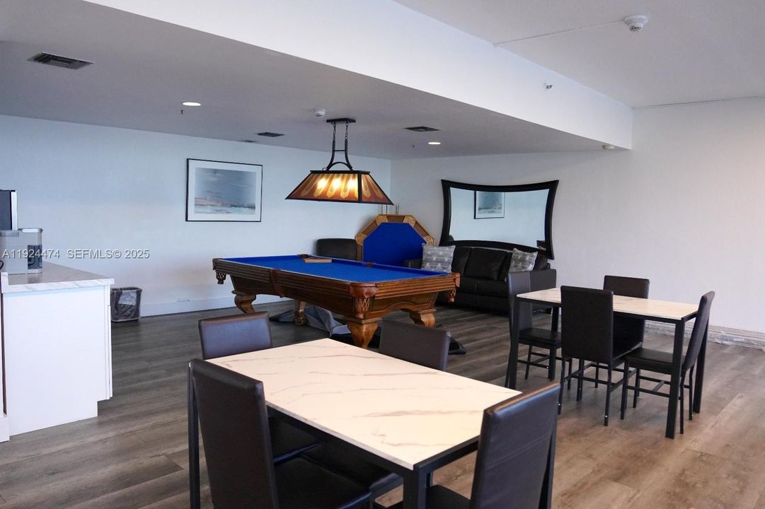 待售: $459,000 (2 贝兹, 2 浴室, 1213 平方英尺)