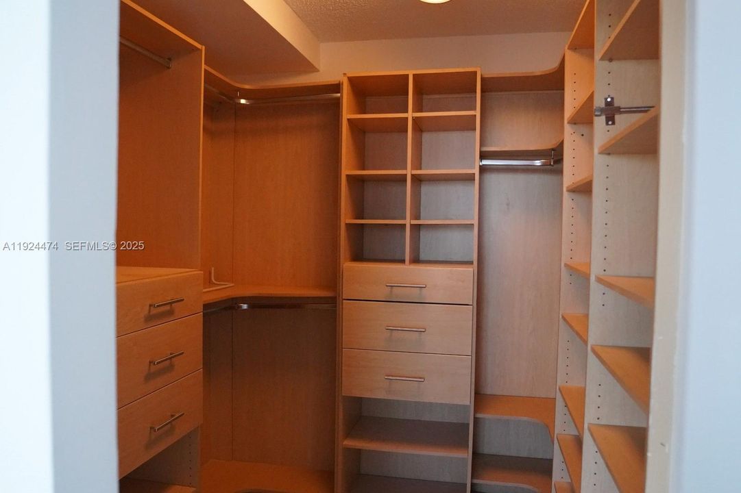 待售: $459,000 (2 贝兹, 2 浴室, 1213 平方英尺)