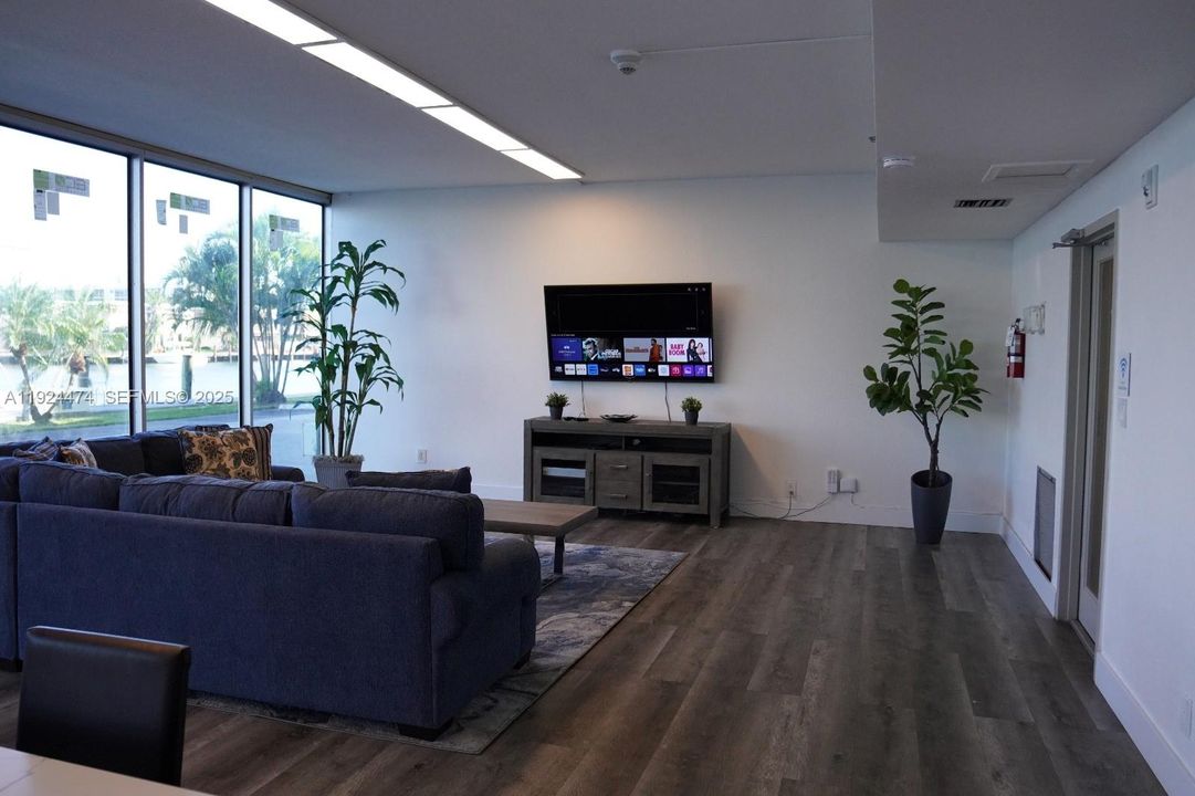 待售: $459,000 (2 贝兹, 2 浴室, 1213 平方英尺)