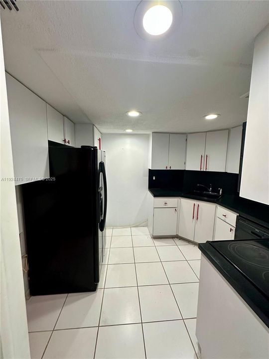 For Rent: $2,100 (2 beds, 2 baths, 1230 Square Feet)