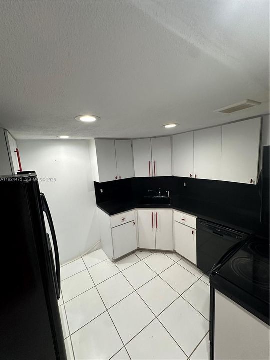 For Rent: $2,100 (2 beds, 2 baths, 1230 Square Feet)