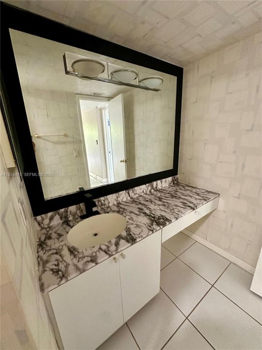 For Rent: $2,100 (2 beds, 2 baths, 1230 Square Feet)