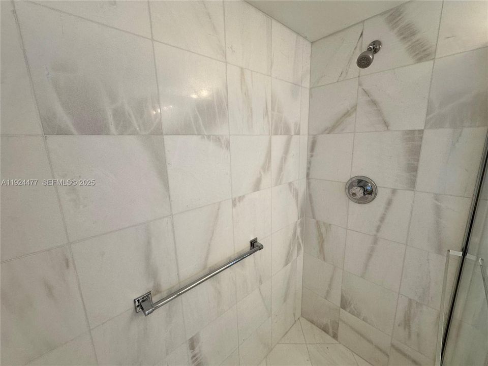 For Sale: $455,000 (2 beds, 2 baths, 1091 Square Feet)