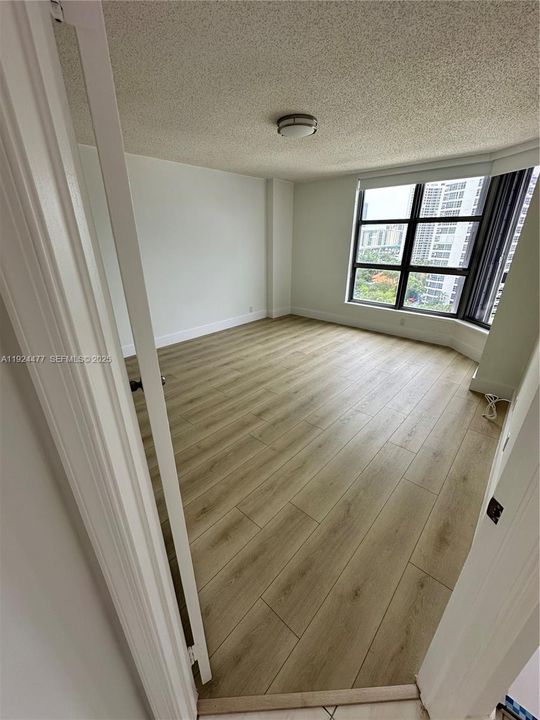 For Sale: $455,000 (2 beds, 2 baths, 1091 Square Feet)