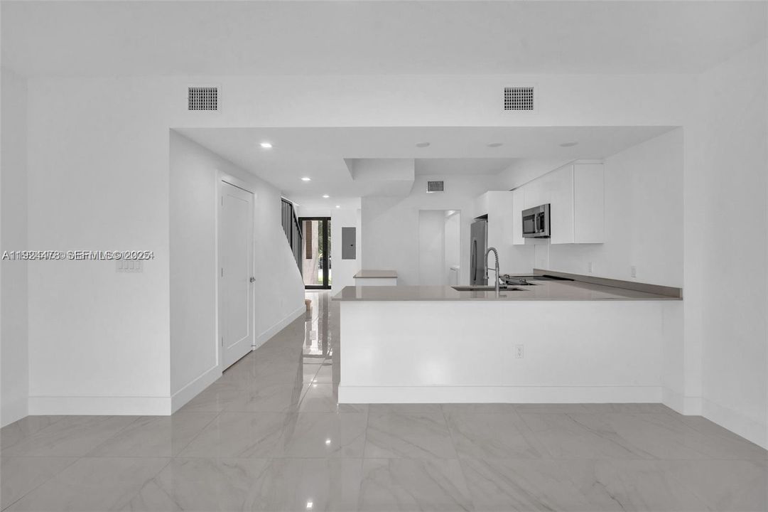 出租: $3,800 (3 贝兹, 2 浴室, 1582 平方英尺)