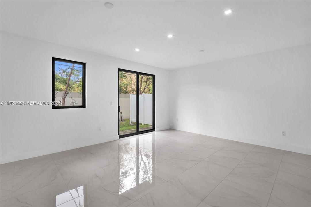 出租: $3,800 (3 贝兹, 2 浴室, 1582 平方英尺)