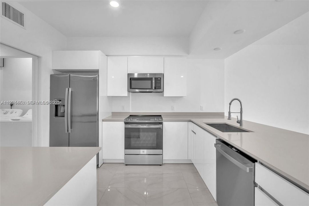 出租: $3,800 (3 贝兹, 2 浴室, 1582 平方英尺)