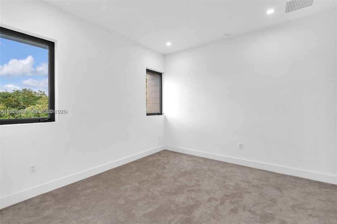 出租: $3,800 (3 贝兹, 2 浴室, 1582 平方英尺)