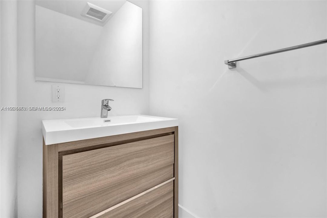 出租: $3,800 (3 贝兹, 2 浴室, 1582 平方英尺)