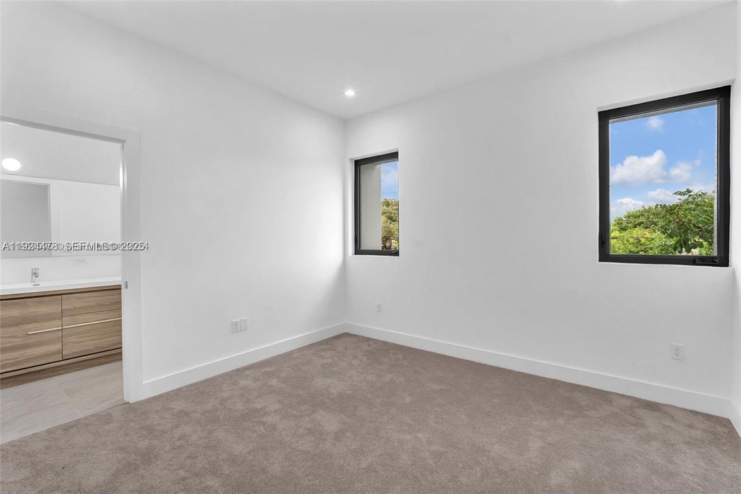 出租: $3,800 (3 贝兹, 2 浴室, 1582 平方英尺)