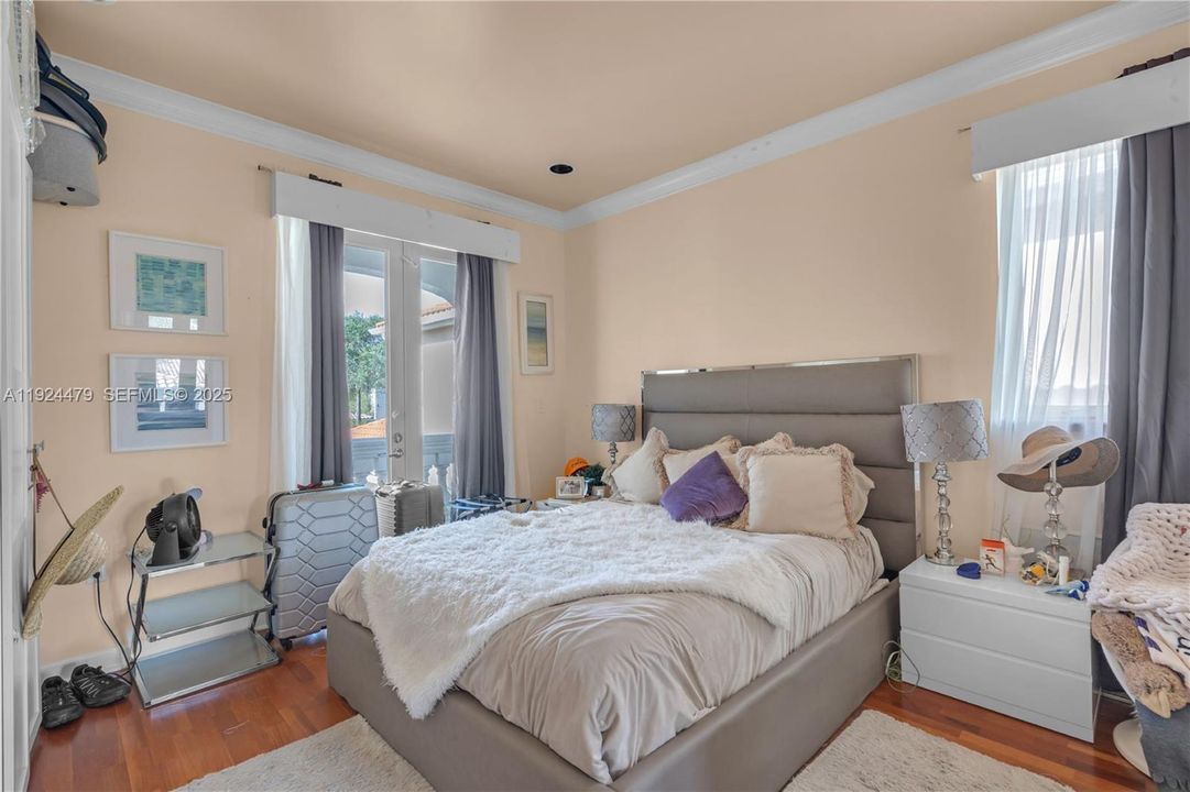 For Sale: $2,750,000 (5 beds, 4 baths, 3339 Square Feet)