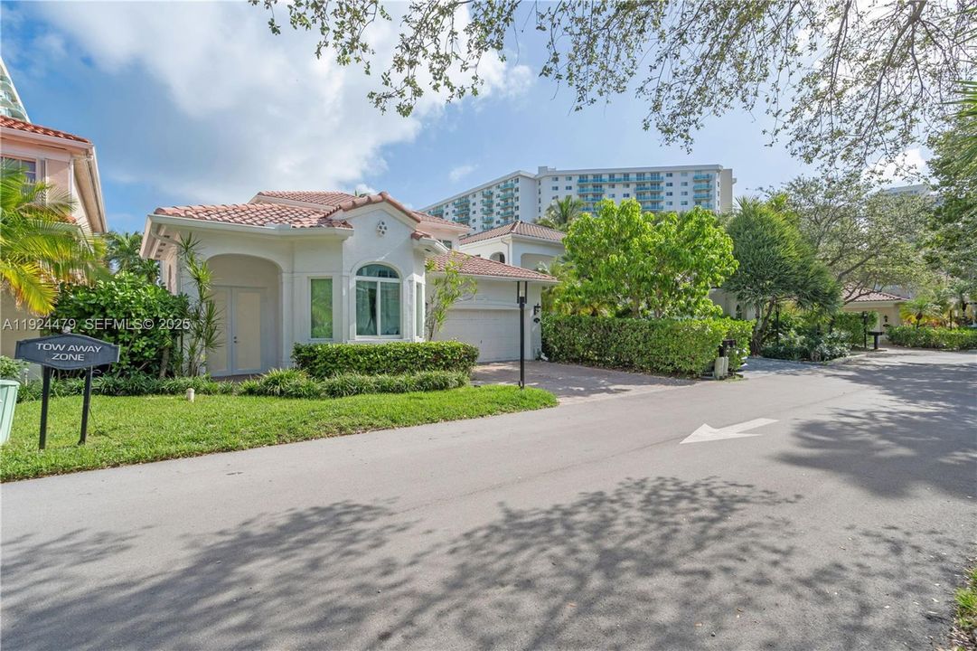 For Sale: $2,750,000 (5 beds, 4 baths, 3339 Square Feet)